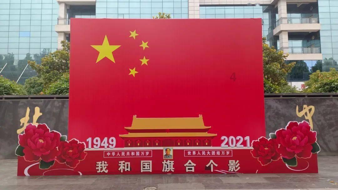 65岁李修贤现身警局拍公益片段，头发稀疏仍一身正气！